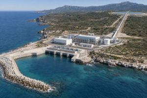 Coastal seawater intake and bulk-water treatment plant connected to an inland storage reservoir